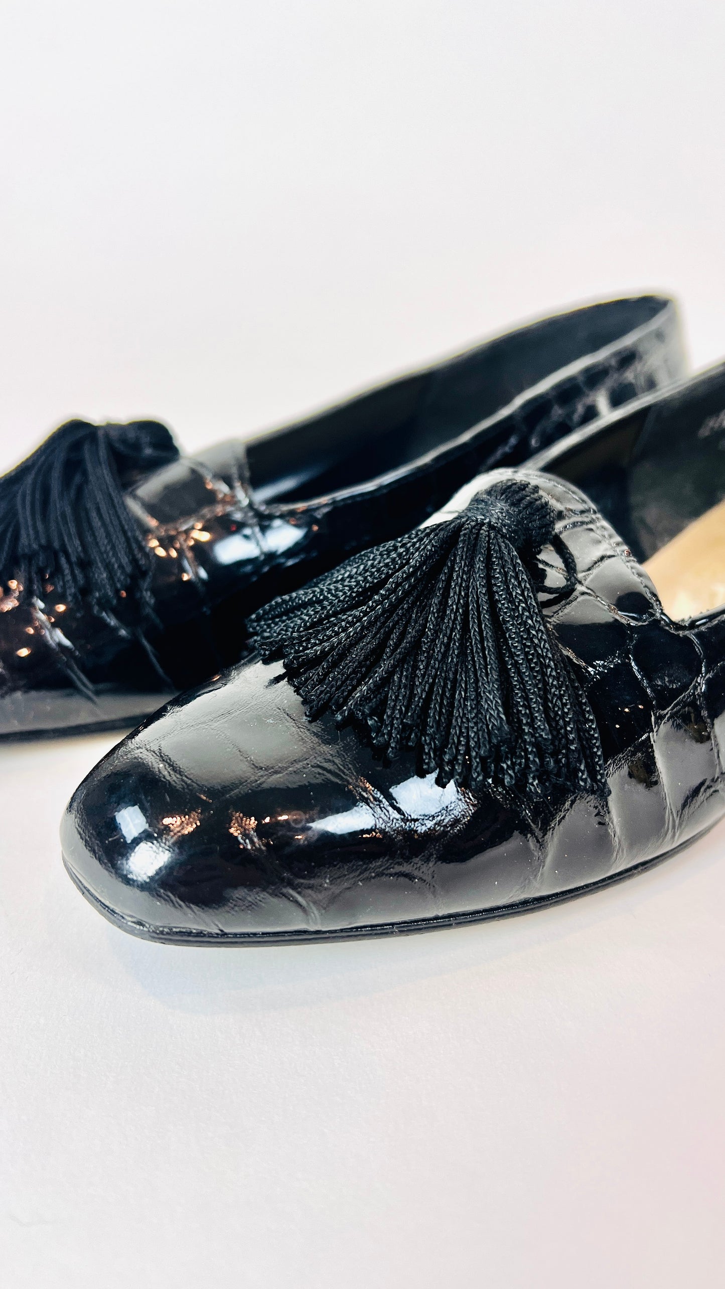 Black tasse Flats