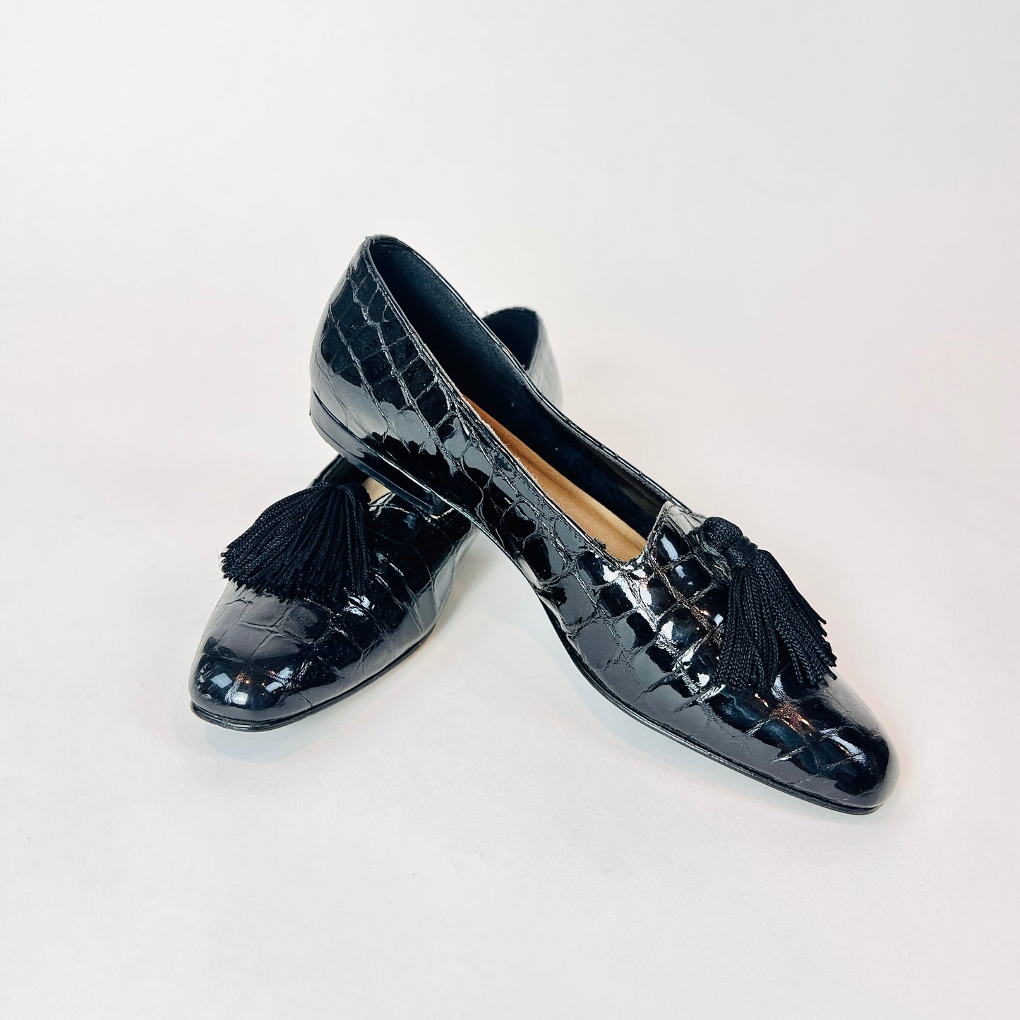 Black tasse Flats