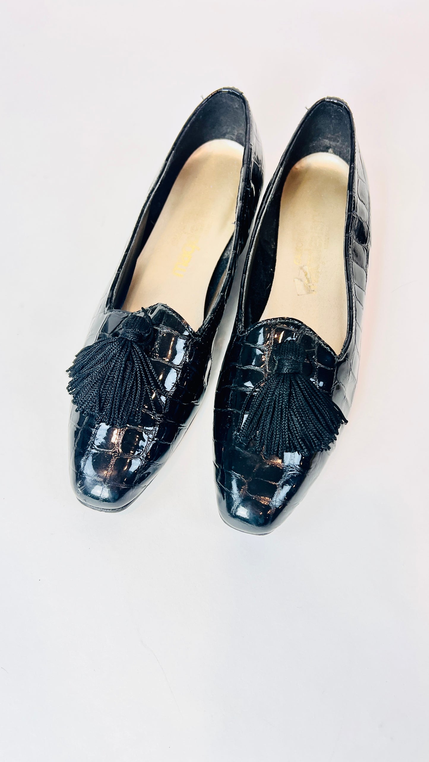 Black tasse Flats